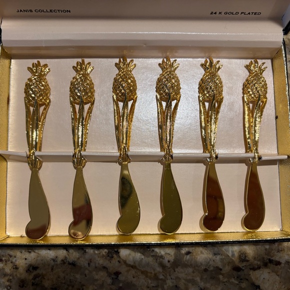 Vintage Janis Collection 24K Gold Plated Spreader Knife Set - Picture 2 of 4